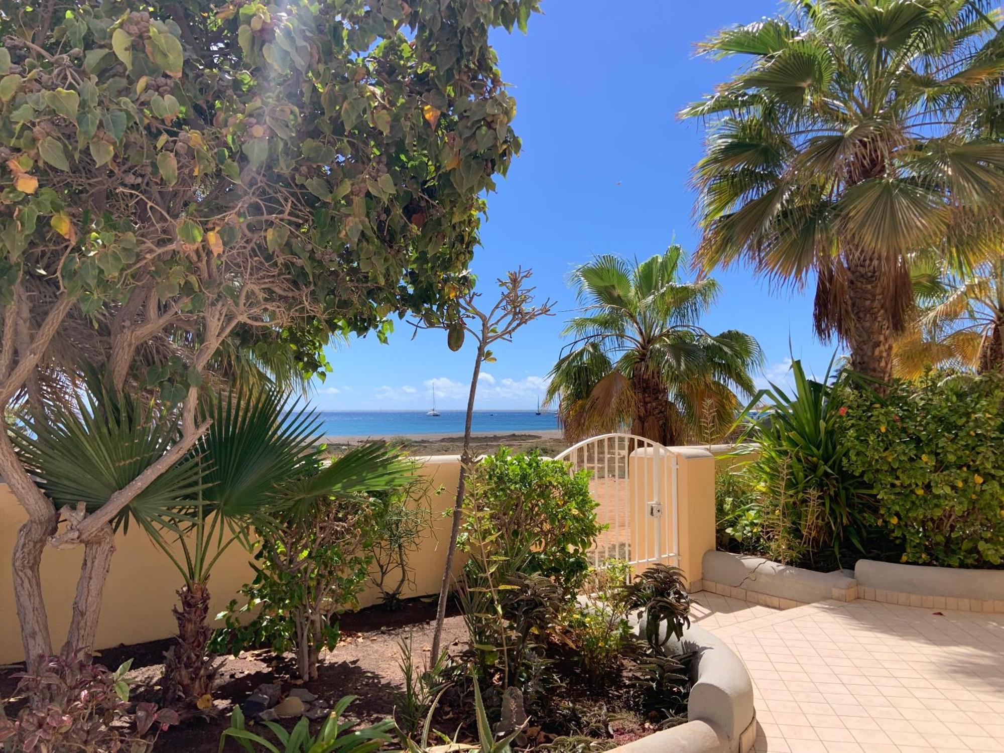 Lovely Beach Front Apartment In Санта-Мария Экстерьер фото